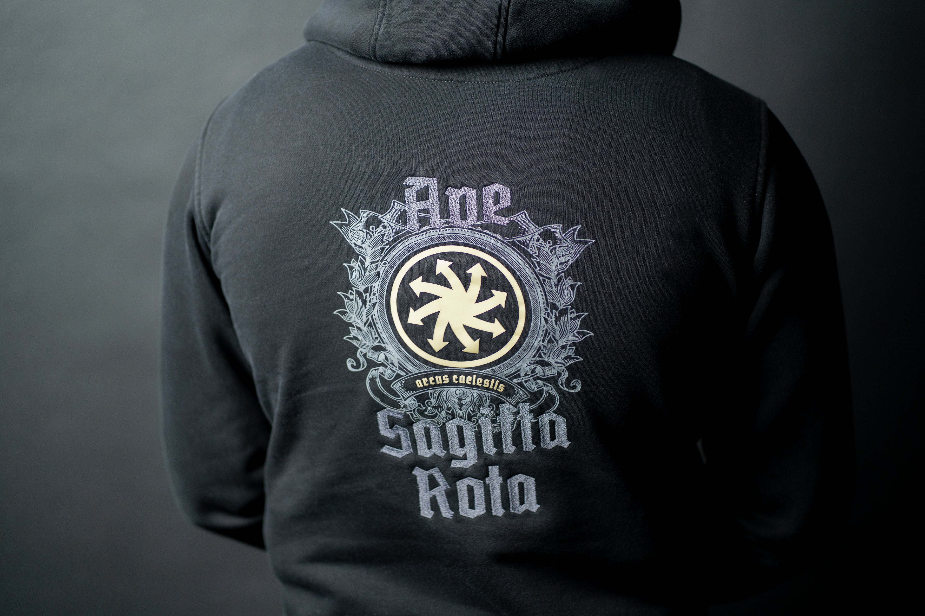 Hoodie Rüstung aus Hass