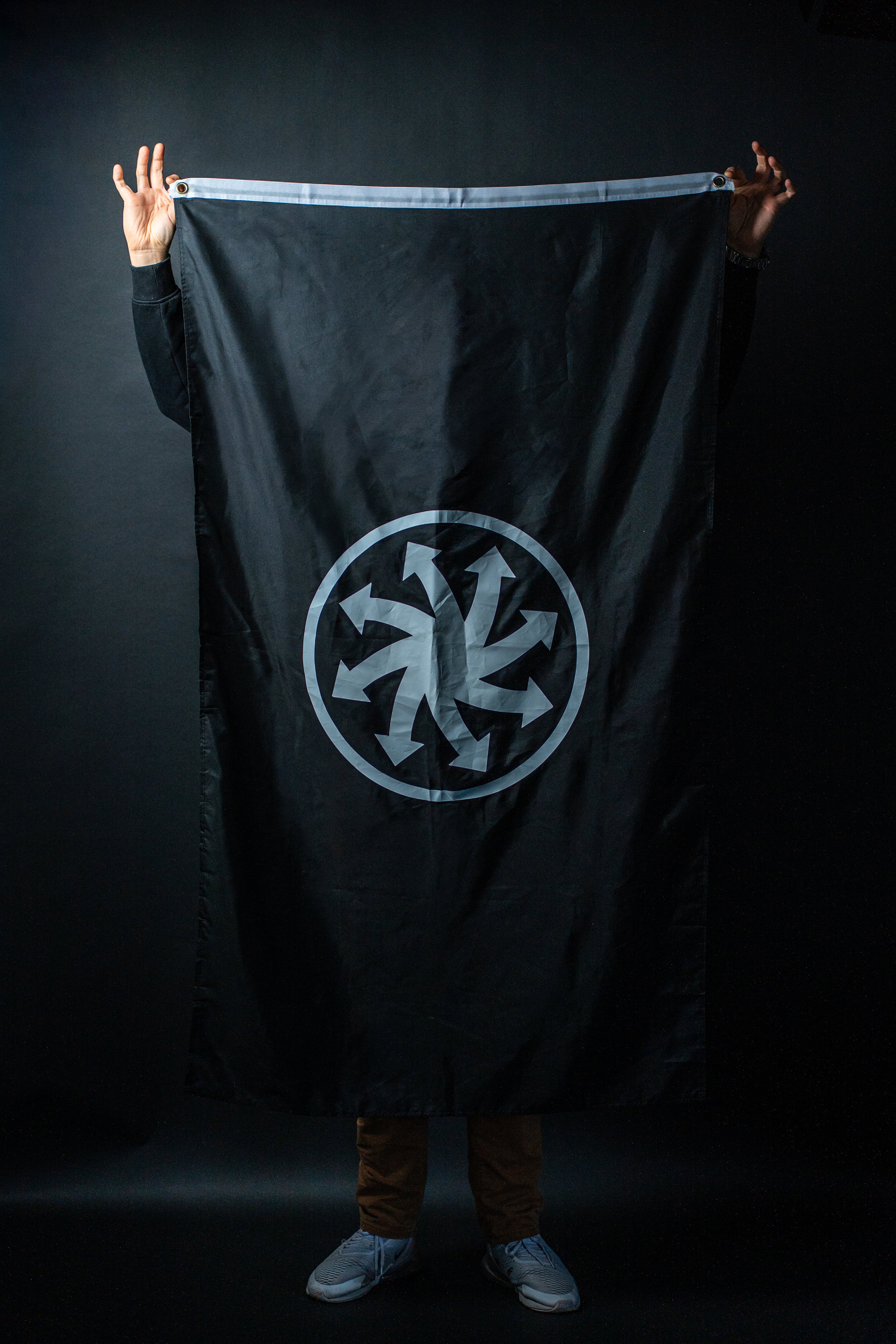 Pfeilrad Flagge "An die Wand"