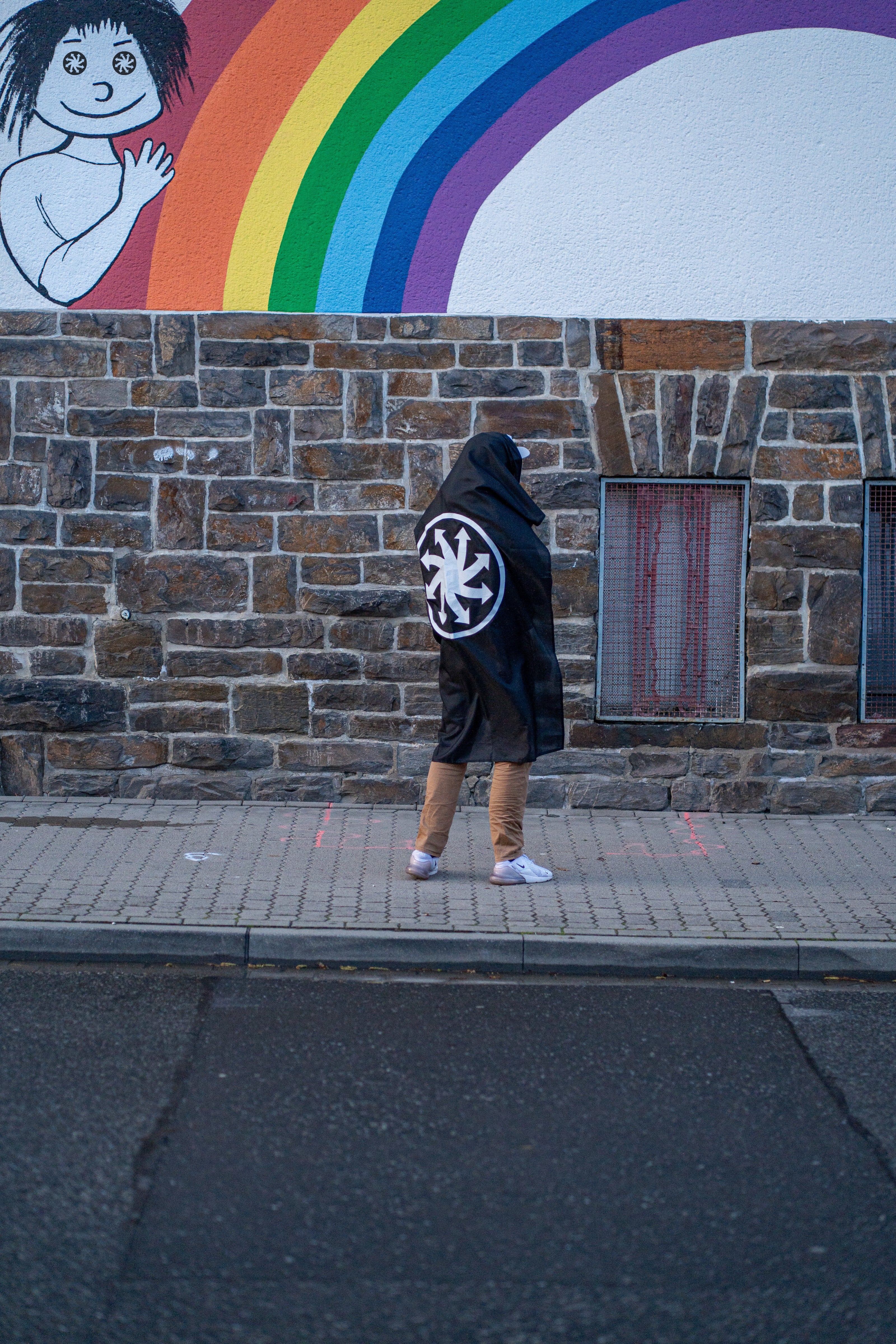 Pfeilrad Flagge "An die Wand"
